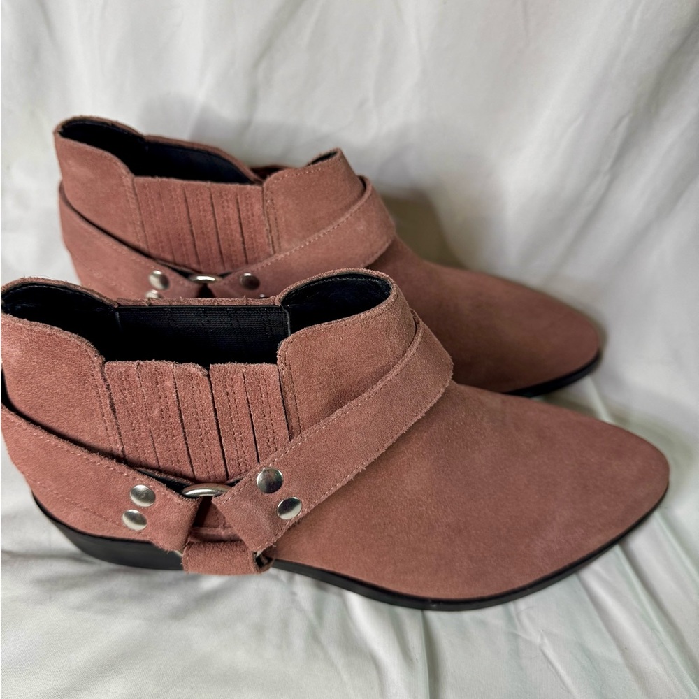 🏷Jane And The Shoe Suede Ankle Booties